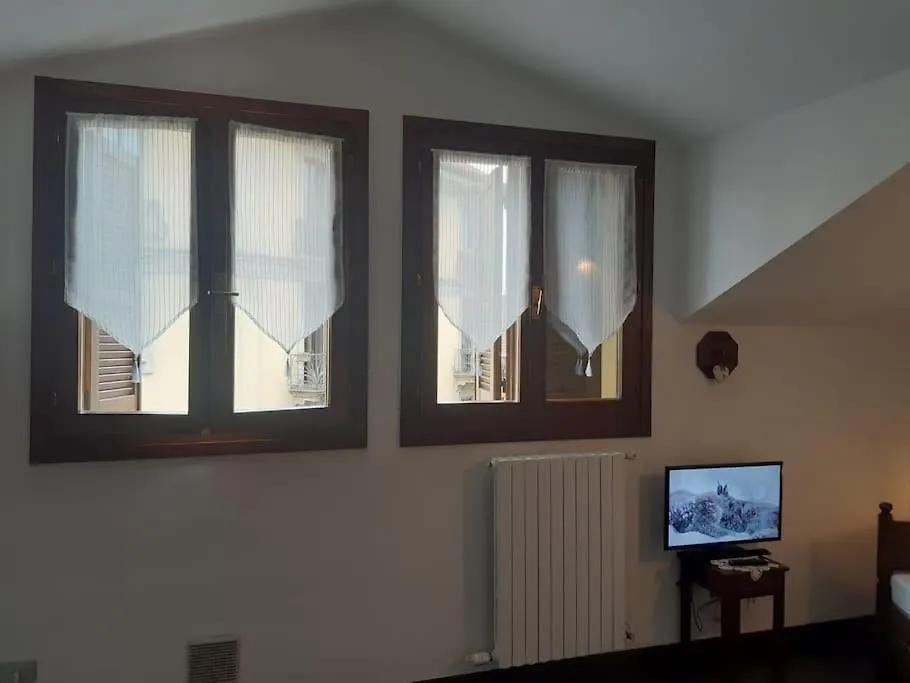 Monolocale Piano Alto Luminoso Pochi Minuti Metro Rossa Milano Apartment  Milan