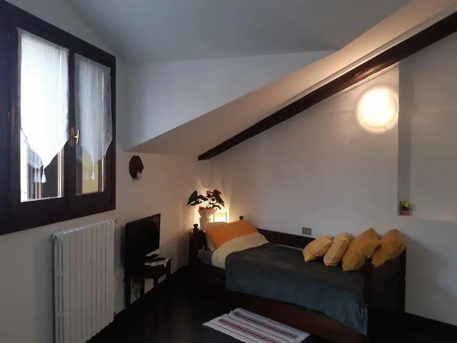 Monolocale Piano Alto Luminoso Pochi Minuti Metro Rossa Milano Apartment 0*, Milan Italy